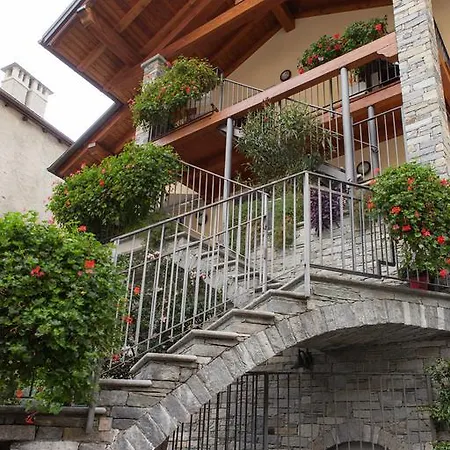 Alojamento de Acomodação e Pequeno-almoço Al Castel Pont-Saint-Martin